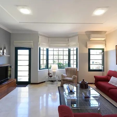 House With Cozy Garden Bbq And Free Parking Holiday home