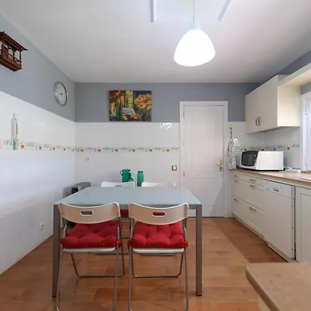 Holiday home House With Cozy Garden Bbq And Free Parking *