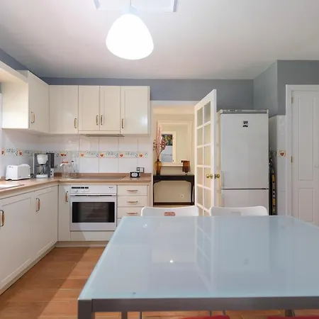 Holiday home House With Cozy Garden Bbq And Free Parking *