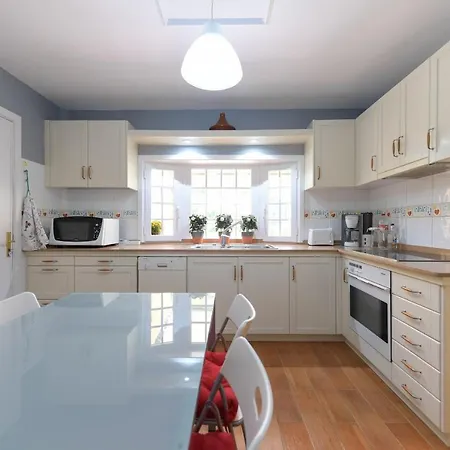 House With Cozy Garden Bbq And Free Parking Holiday home *