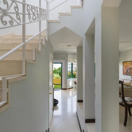 House With Cozy Garden Bbq And Free Parking Ferienhaus *